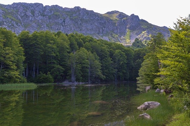 Descărcare gratuită Green Mountain Landscape - fotografie sau imagini gratuite pentru a fi editate cu editorul de imagini online GIMP