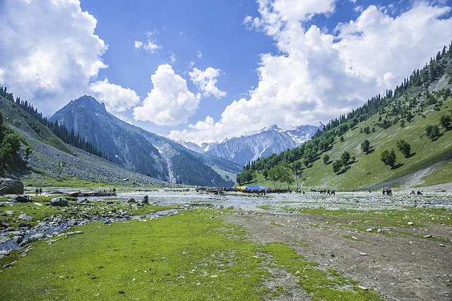 تنزيل Green Valley Landscape مجانًا - صورة مجانية أو صورة لتحريرها باستخدام محرر الصور عبر الإنترنت GIMP