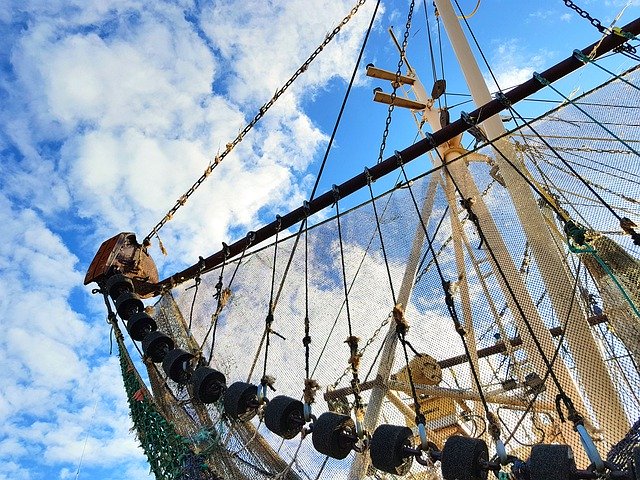 Muat turun percuma Greetsiel Fishing Vessel Safety - foto atau gambar percuma untuk diedit dengan editor imej dalam talian GIMP