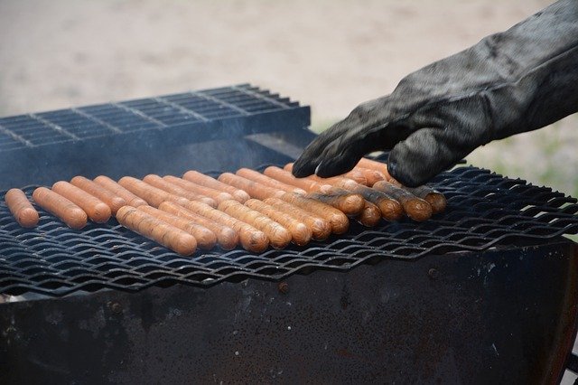 Unduh gratis Grilling Sausage Bbq - foto atau gambar gratis untuk diedit dengan editor gambar online GIMP