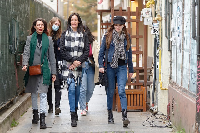 Free download group friends women fashion girls free picture to be edited with GIMP free online image editor