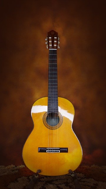 Download gratuito Guitar Yamaha Classic - foto o immagine gratuita da modificare con l'editor di immagini online di GIMP