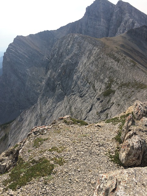 Il download gratuito ha ling peak montagne rocciose può più immagini gratuite da modificare con l'editor di immagini online gratuito GIMP