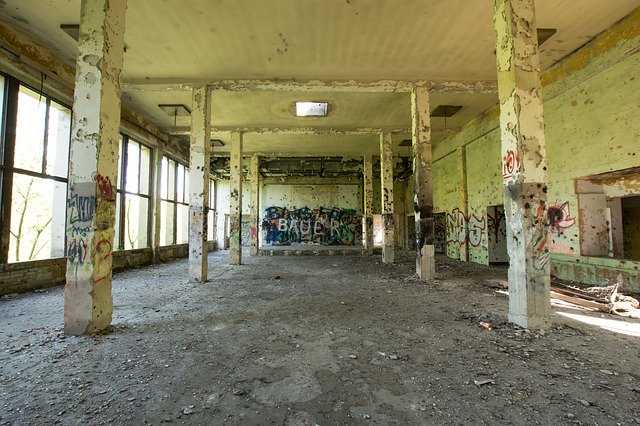 Bezpłatne pobieranie Hall Large Room Abandoned darmowy szablon zdjęć do edycji za pomocą internetowego edytora obrazów GIMP