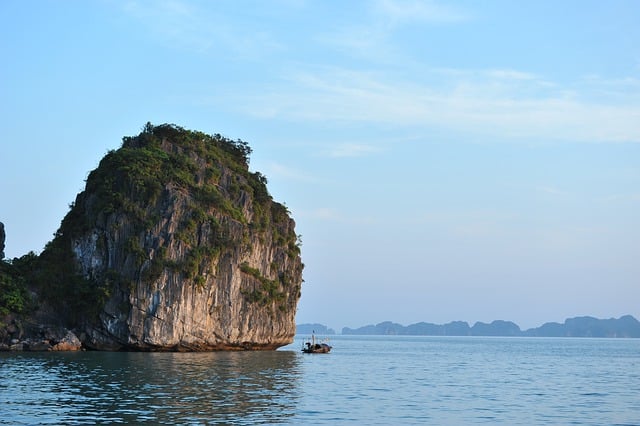 Free graphic halong bay day tour to be edited by GIMP free image editor by OffiDocs