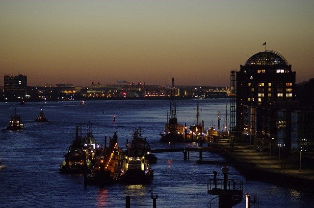 Gratis download Hamburg Port - gratis gratis foto of afbeelding om te bewerken met GIMP online afbeeldingseditor