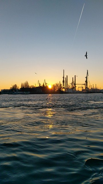 Muat turun percuma Hamburg Sunset Elbe - foto atau gambar percuma untuk diedit dengan editor imej dalam talian GIMP