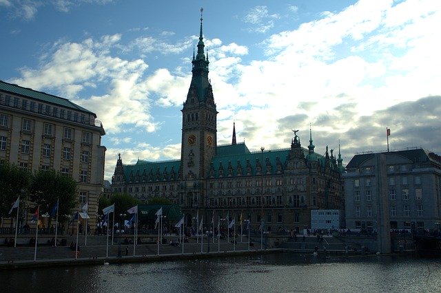 Gratis download Stadhuis van Hamburg Downtown - gratis foto of afbeelding om te bewerken met GIMP online afbeeldingseditor