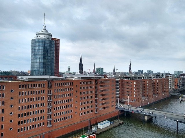 Scarica gratuitamente Hamburg View Elbphilharmonie: foto o immagini gratuite da modificare con l'editor di immagini online GIMP