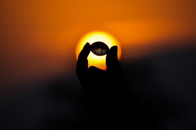 הורדה חינם Hand Small Ball Sunlight - תמונה או תמונה בחינם לעריכה עם עורך התמונות המקוון GIMP