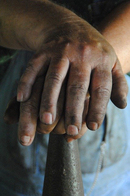 ดาวน์โหลดฟรี Hands Work Ironwork - รูปถ่ายหรือรูปภาพฟรีที่จะแก้ไขด้วยโปรแกรมแก้ไขรูปภาพออนไลน์ GIMP