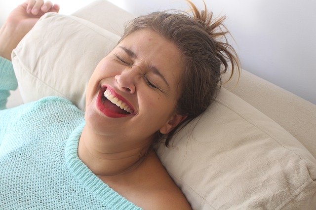 Unduh gratis Happy Smile Woman - foto atau gambar gratis untuk diedit dengan editor gambar online GIMP