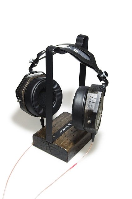 Download gratuito Headphones Stand Music - foto o immagine gratuita da modificare con l'editor di immagini online di GIMP