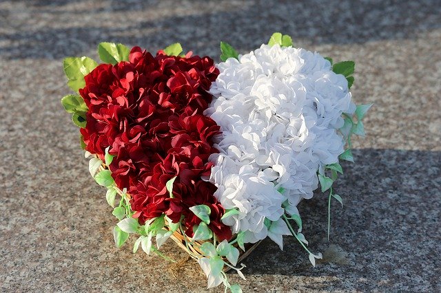 Kostenloser Download Herz Künstliche Blumendekoration - kostenloses Foto oder Bild zur Bearbeitung mit GIMP Online-Bildbearbeitung