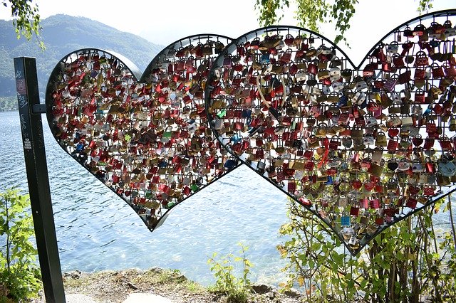 Template Photo Heart Curtain Locks Lake -  for OffiDocs