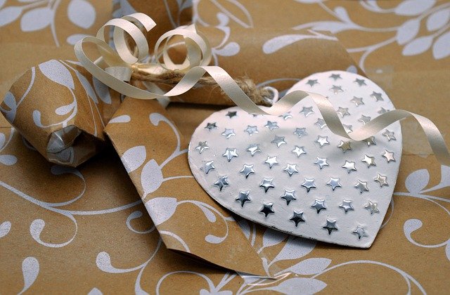 Free download heart gift valentine s day free picture to be edited with GIMP free online image editor