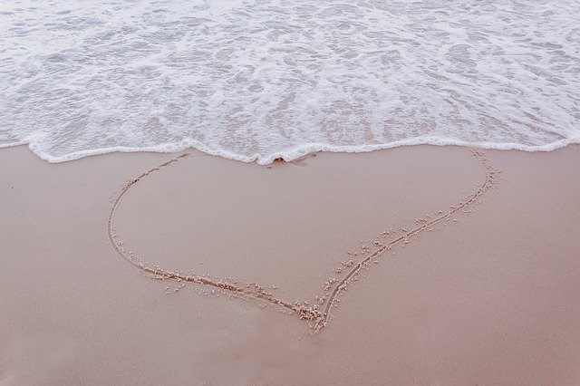 ดาวน์โหลดฟรี Heart Love Ocean - ภาพถ่ายหรือรูปภาพฟรีที่จะแก้ไขด้วยโปรแกรมแก้ไขรูปภาพออนไลน์ GIMP