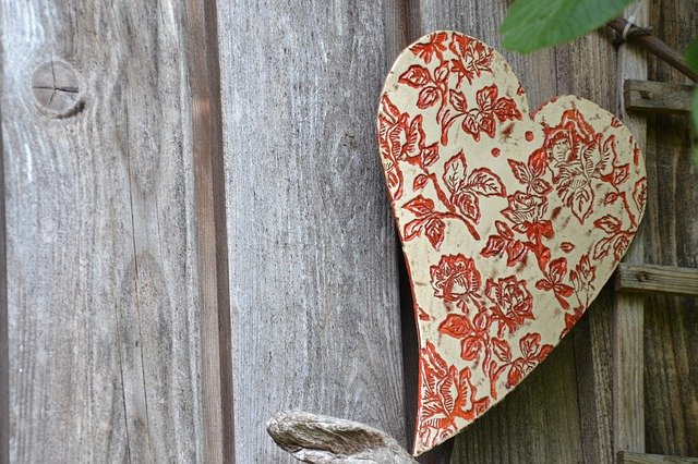 Gratis download Heart Wood Red - gratis foto of afbeelding om te bewerken met GIMP online afbeeldingseditor