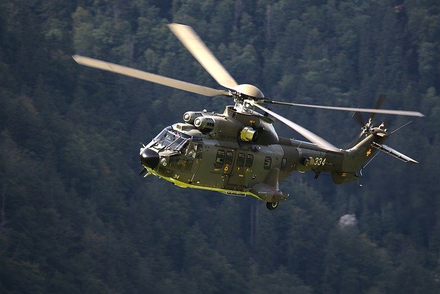 Bezpłatne pobieranie śmigłowca samolotowego aerospatiale darmowe zdjęcie do edycji za pomocą bezpłatnego internetowego edytora obrazów GIMP