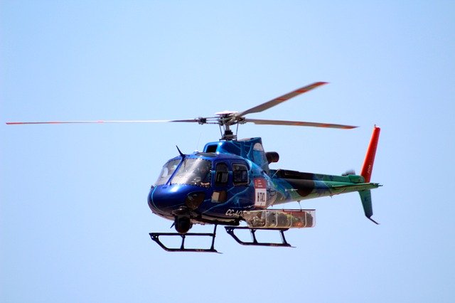 Download gratuito Volo di trasporto in elicottero - foto o immagine gratuita da modificare con l'editor di immagini online di GIMP