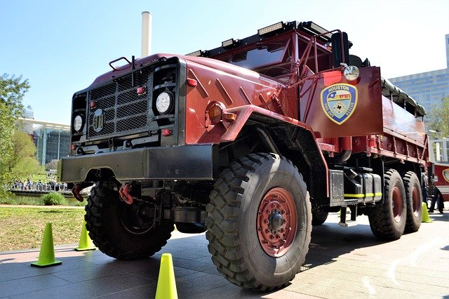 Bezpłatne pobieranie High Water Rescue Truck Houston - bezpłatne zdjęcie lub obraz do edycji za pomocą internetowego edytora obrazów GIMP