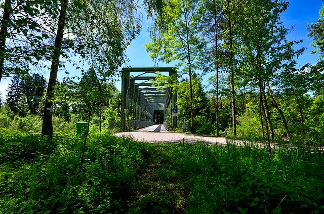 Muat turun percuma Hiking Bridge Nature Pedestrian - foto atau gambar percuma untuk diedit dengan editor imej dalam talian GIMP