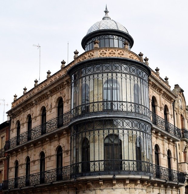 Bezpłatne pobieranie Historical Facade Salamanca - bezpłatne zdjęcie lub obraz do edycji za pomocą internetowego edytora obrazów GIMP