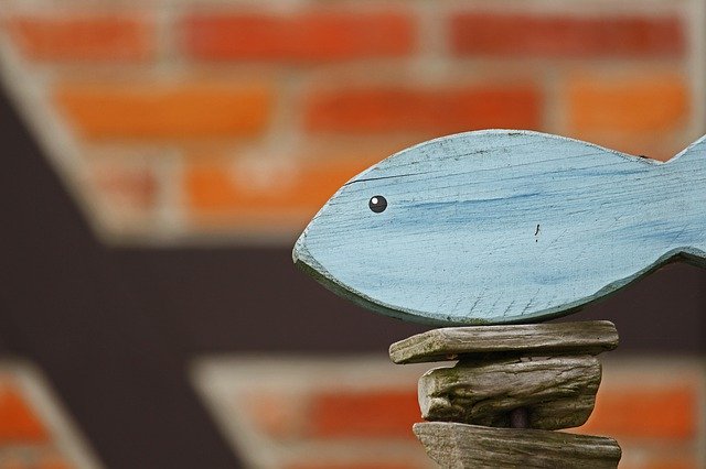 Gratis download Holzdeko Gartendeko Wood Fish - gratis foto of afbeelding om te bewerken met GIMP online afbeeldingseditor