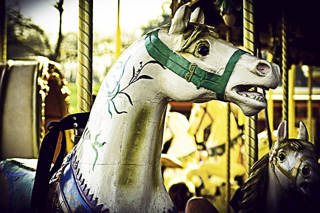 Unduh gratis Horse Carousel Fun - foto atau gambar gratis untuk diedit dengan editor gambar online GIMP