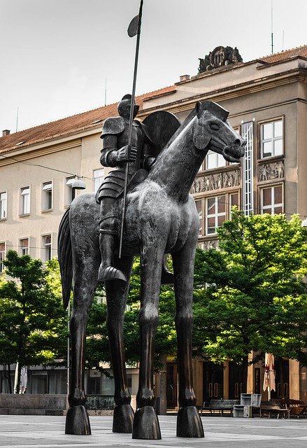 Bezpłatne pobieranie Horse Knight Square - darmowe zdjęcie lub obraz do edycji za pomocą internetowego edytora obrazów GIMP