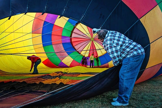 Free download hot air balloon inflate inflating free picture to be edited with GIMP free online image editor