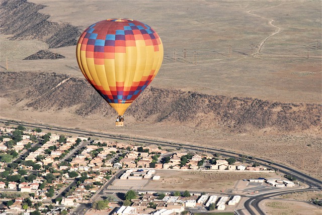 Free download hot air balloon over city free picture to be edited with GIMP free online image editor