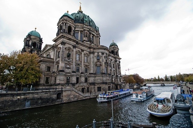 Téléchargement gratuit des hôtels à Berlin Allemagne The River - photo ou image gratuite à éditer avec l'éditeur d'images en ligne GIMP