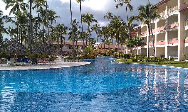 Unduh gratis Hotel Vacation Pool Palm - foto atau gambar gratis untuk diedit dengan editor gambar online GIMP