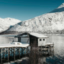 house and snowy lake  screen for extension Chrome web store in OffiDocs Chromium