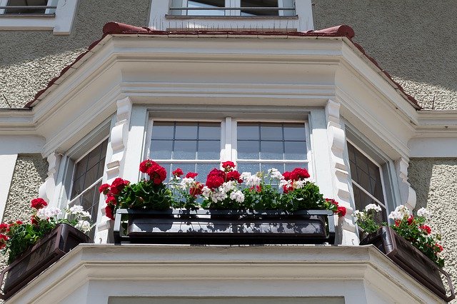 Download gratuito di House Bay Window Floral: foto o immagine gratuita da modificare con l'editor di immagini online GIMP