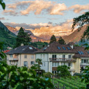 House in front of the mountain  screen for extension Chrome web store in OffiDocs Chromium