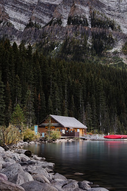 تنزيل صورة مجانية من House Lake louise architecture Lake مجانًا ليتم تحريرها باستخدام محرر الصور المجاني عبر الإنترنت من GIMP