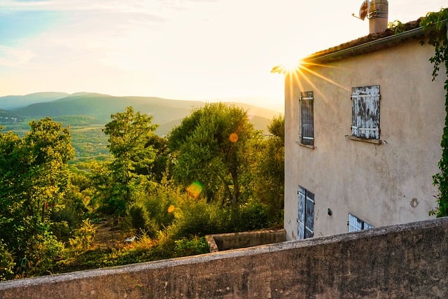 Bezpłatne pobieranie zdjęć domu w górach śródziemnomorskich do edycji za pomocą bezpłatnego edytora obrazów online GIMP