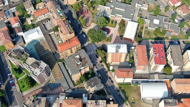 Bezpłatne pobieranie Houses City Milan - darmowe zdjęcie lub obraz do edycji za pomocą internetowego edytora obrazów GIMP