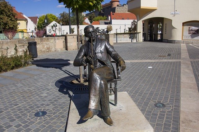 Kostenloser Download Ungarn Bronzestatue - kostenloses Foto oder Bild zur Bearbeitung mit GIMP Online-Bildbearbeitung
