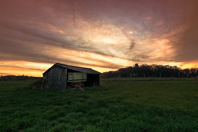 Gratis download Hut Barn Landscape - gratis foto of afbeelding om te bewerken met GIMP online afbeeldingseditor