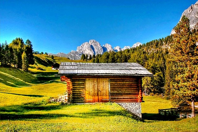Descărcare gratuită Hut Dolomites South Tyrol - fotografie sau imagine gratuită pentru a fi editată cu editorul de imagini online GIMP