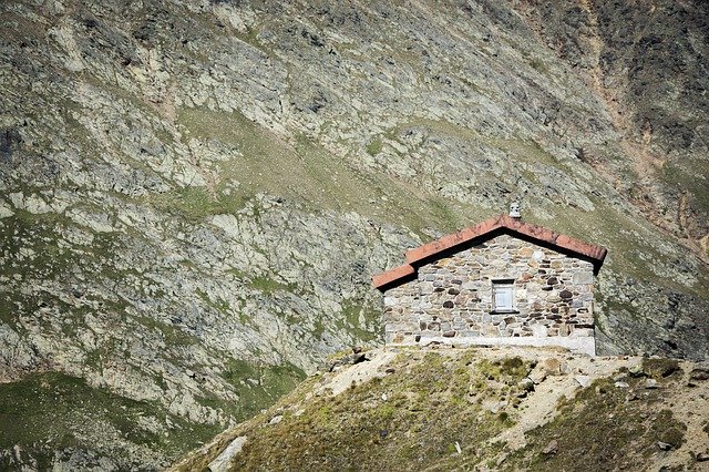 Bezpłatne pobieranie Hut House Landscape - darmowe zdjęcie lub obraz do edycji za pomocą internetowego edytora obrazów GIMP