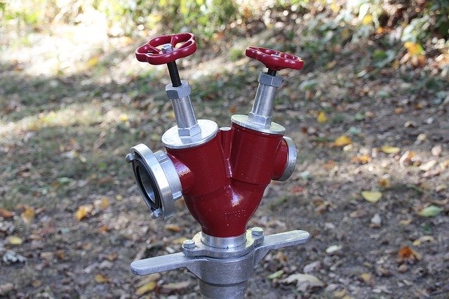 ดาวน์โหลดฟรี Hydrant Water Red - ภาพถ่ายหรือรูปภาพฟรีที่จะแก้ไขด้วยโปรแกรมแก้ไขรูปภาพออนไลน์ GIMP