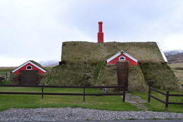 Muat turun percuma Iceland House Grass - foto atau gambar percuma untuk diedit dengan editor imej dalam talian GIMP