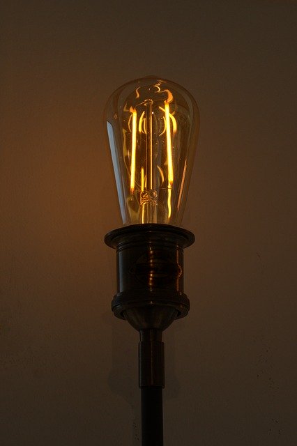 ดาวน์โหลดเทมเพลตรูปภาพฟรี Idea Pear Light Bulb เพื่อแก้ไขด้วยโปรแกรมแก้ไขรูปภาพออนไลน์ GIMP