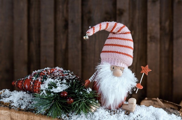 تنزيل مجاني للصورة المجانية لعيد الميلاد والشتاء من Imp dwarf Figure ليتم تحريرها باستخدام محرر الصور المجاني على الإنترنت من GIMP