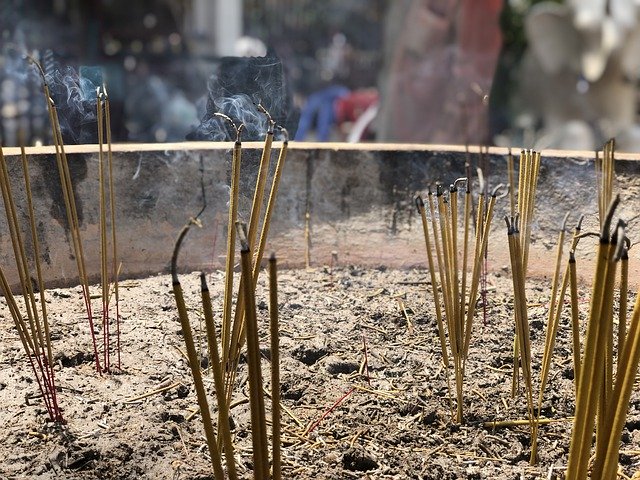 Download gratuito di Incense Temple Religion: foto o immagine gratuita da modificare con l'editor di immagini online GIMP