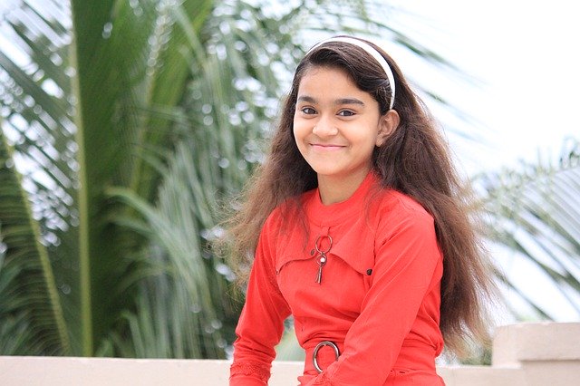 무료 다운로드 Indian Girl Happy Smile - 무료 사진 또는 GIMP 온라인 이미지 편집기로 편집할 수 있는 사진